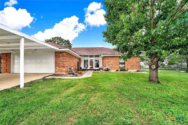 124 Country Gardens, La Vernia, TX 78121