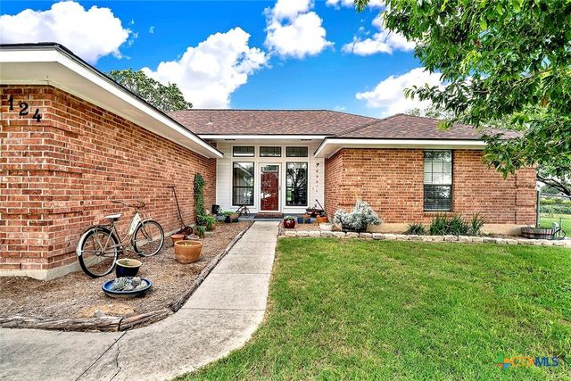 124 Country Gardens, La Vernia, TX 78121