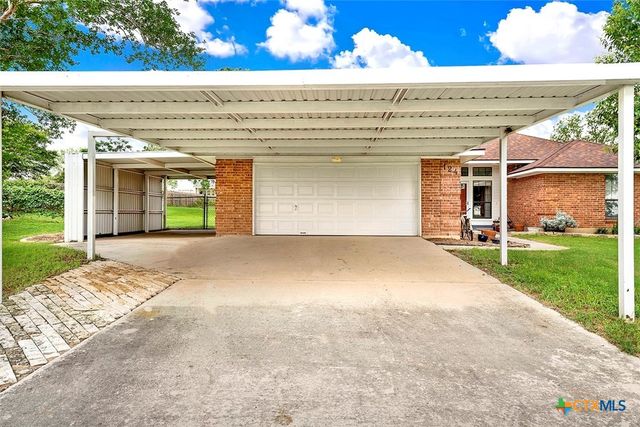 124 Country Gardens, La Vernia, TX 78121
