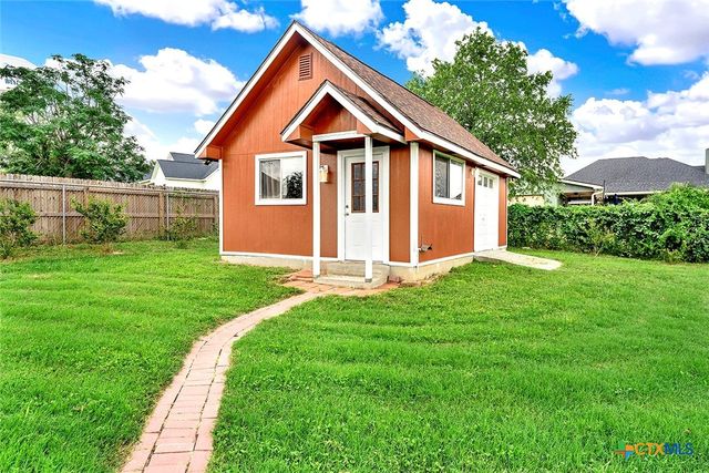 124 Country Gardens, La Vernia, TX 78121