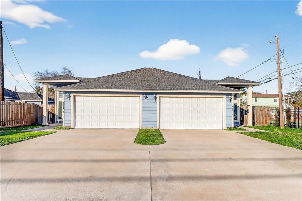 6402 Williams Dr, Corpus Christi, TX 78412