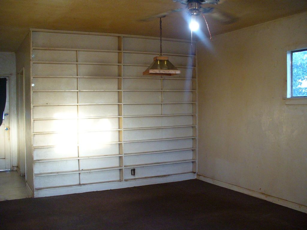 Image 10 of property listing at 345 S Bailey Avenue, Fresno, CA 93727