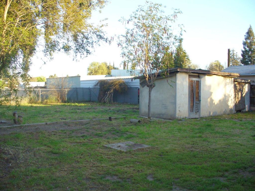 Image 12 of property listing at 345 S Bailey Avenue, Fresno, CA 93727