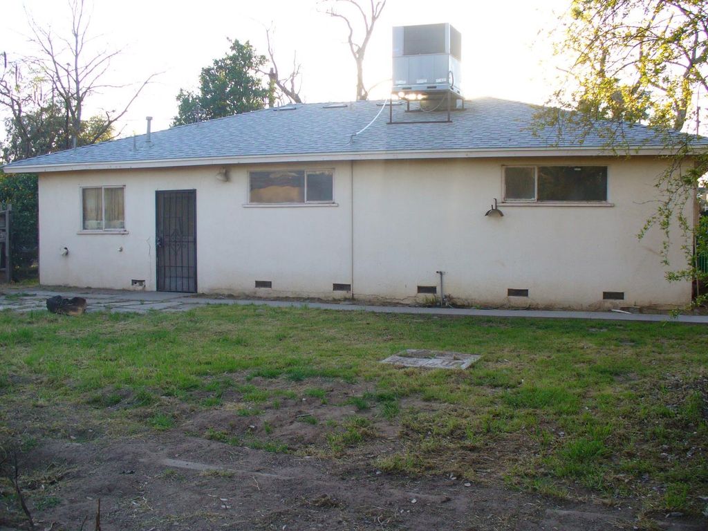 Image 14 of property listing at 345 S Bailey Avenue, Fresno, CA 93727