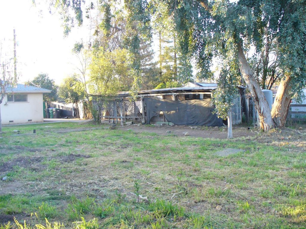 Image 16 of property listing at 345 S Bailey Avenue, Fresno, CA 93727