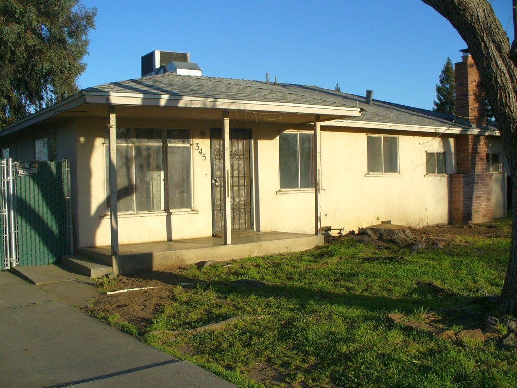 Image 2 of property listing at 345 S Bailey Avenue, Fresno, CA 93727
