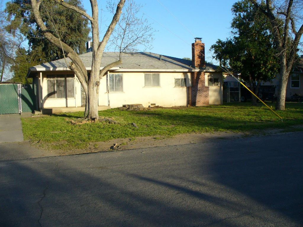 Image 3 of property listing at 345 S Bailey Avenue, Fresno, CA 93727