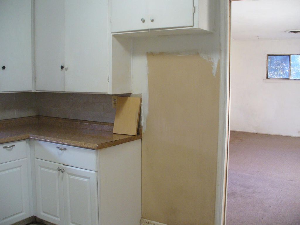 Image 7 of property listing at 345 S Bailey Avenue, Fresno, CA 93727