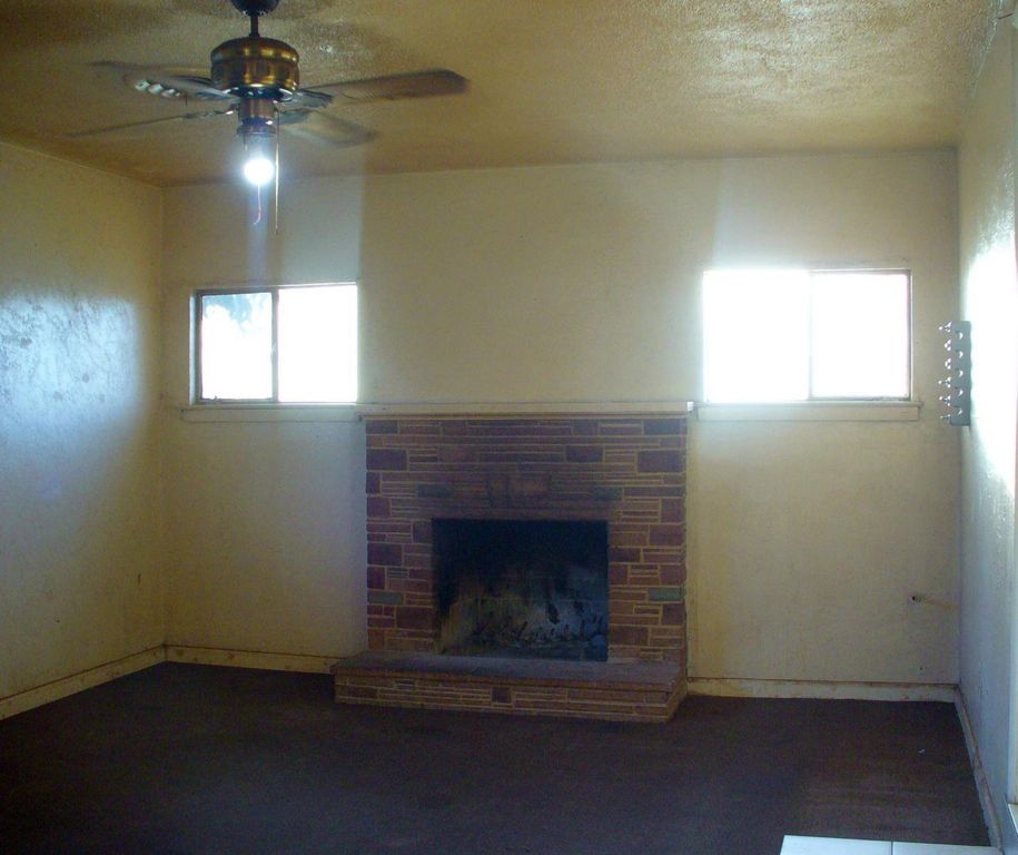 Image 8 of property listing at 345 S Bailey Avenue, Fresno, CA 93727