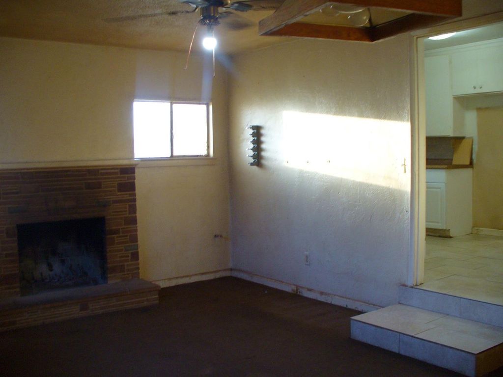Image 9 of property listing at 345 S Bailey Avenue, Fresno, CA 93727