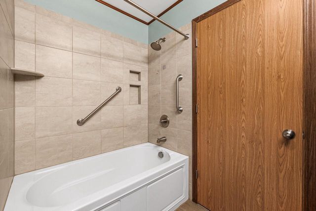 7841 Pathfinder LANE, West Bend, WI 53090