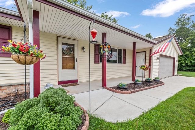 7841 Pathfinder LANE, West Bend, WI 53090