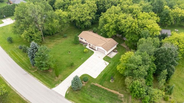 7841 Pathfinder LANE, West Bend, WI 53090