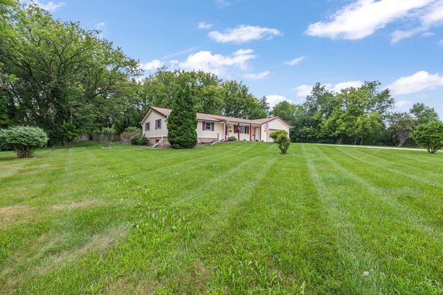 7841 Pathfinder LANE, West Bend, WI 53090