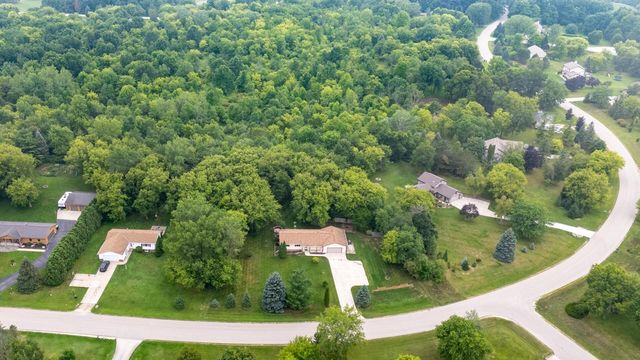 7841 Pathfinder LANE, West Bend, WI 53090