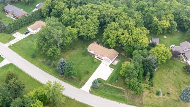 7841 Pathfinder LANE, West Bend, WI 53090