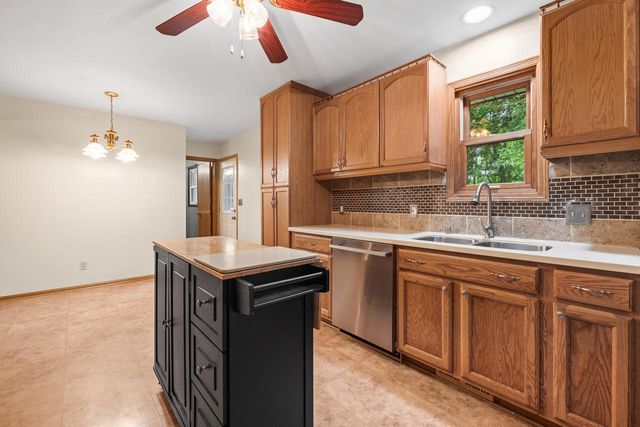 7841 Pathfinder LANE, West Bend, WI 53090
