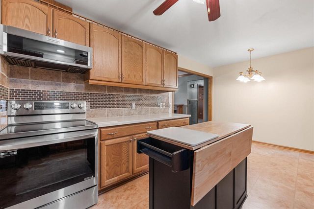 7841 Pathfinder LANE, West Bend, WI 53090