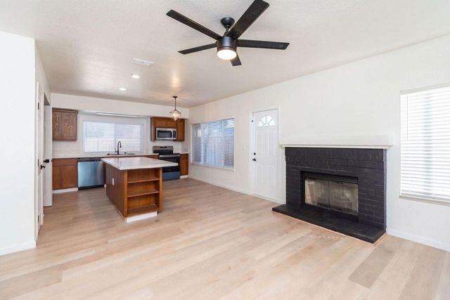 1955 Clearbrook Ct, Tracy, CA 95376