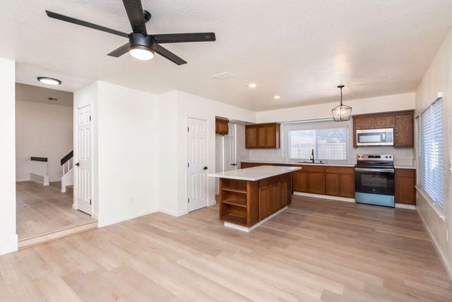 1955 Clearbrook Ct, Tracy, CA 95376