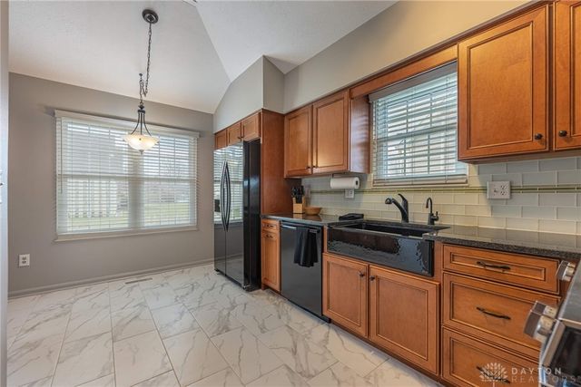 1160 Smugglers Way, Centerville, OH 45459