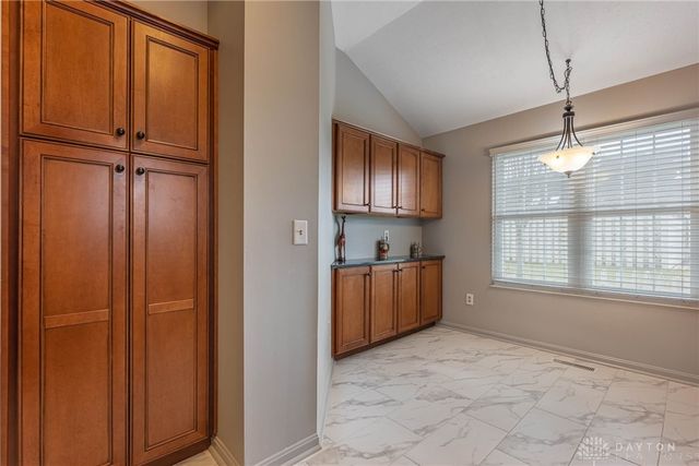 1160 Smugglers Way, Centerville, OH 45459