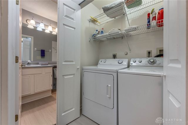 1160 Smugglers Way, Centerville, OH 45459