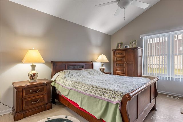 1160 Smugglers Way, Centerville, OH 45459