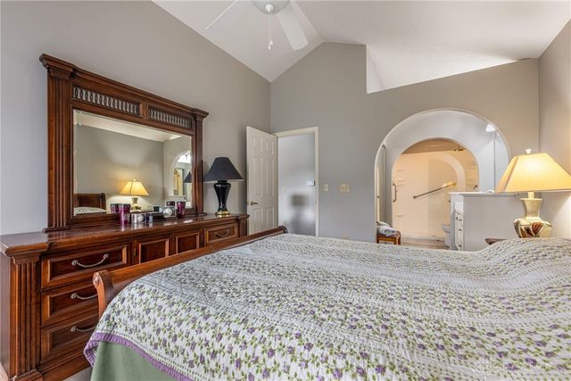 1160 Smugglers Way, Centerville, OH 45459