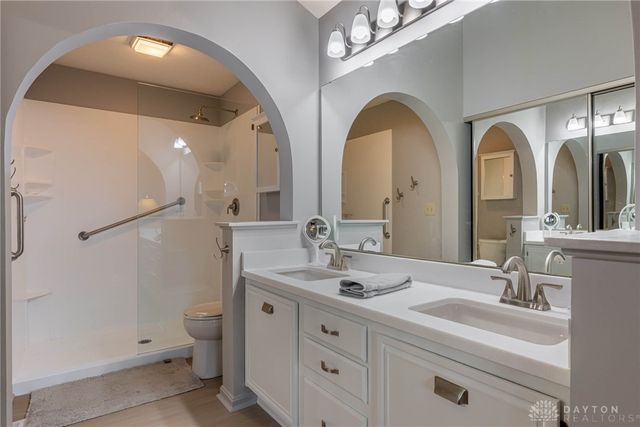 1160 Smugglers Way, Centerville, OH 45459