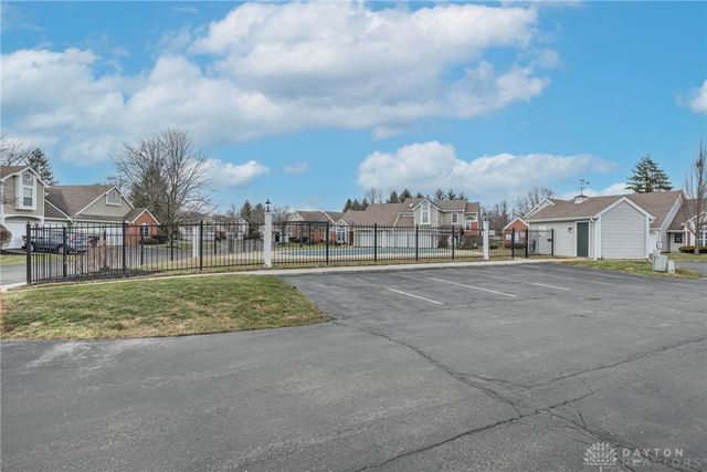 1160 Smugglers Way, Centerville, OH 45459