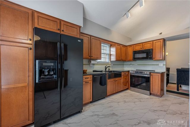 1160 Smugglers Way, Centerville, OH 45459