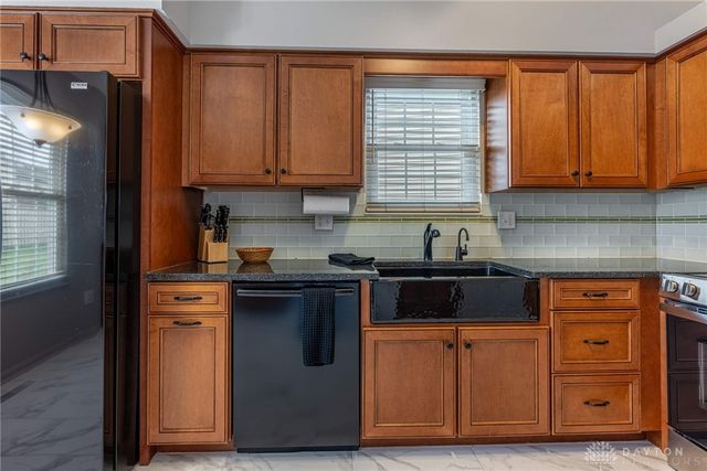 1160 Smugglers Way, Centerville, OH 45459