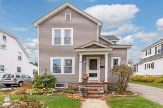 7 Washington Pkwy, Lowell, MA 01851