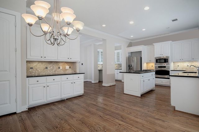 190 W Breezy Way, The Woodlands, TX 77380