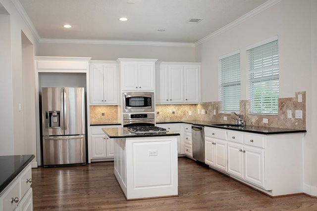 190 W Breezy Way, The Woodlands, TX 77380