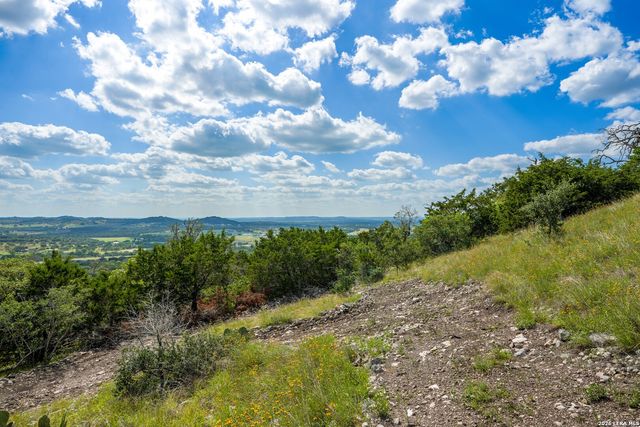 FAR HILLS RANCH 152 Jungfrau Hill Rd., Comfort, TX 78013