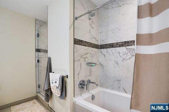 800 Ave At Port Imperial 811, Weehawken, NJ 07086