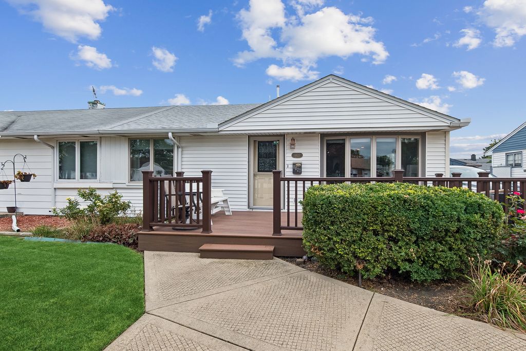 8827 S Kolmar Avenue, Hometown, IL 60456 — exterior