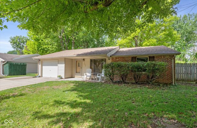 1262 Barefoot Trail, Greenwood, IN 46142
