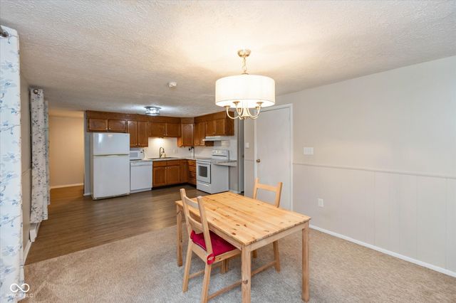 1262 Barefoot Trail, Greenwood, IN 46142