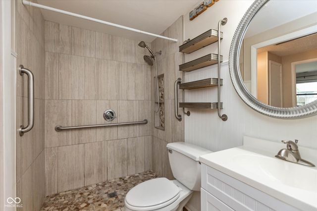 1262 Barefoot Trail, Greenwood, IN 46142