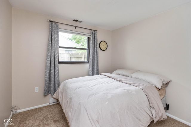 1262 Barefoot Trail, Greenwood, IN 46142