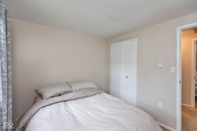 1262 Barefoot Trail, Greenwood, IN 46142