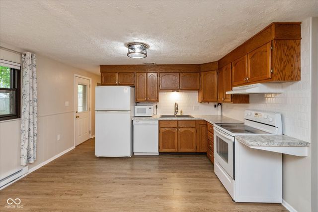 1262 Barefoot Trail, Greenwood, IN 46142