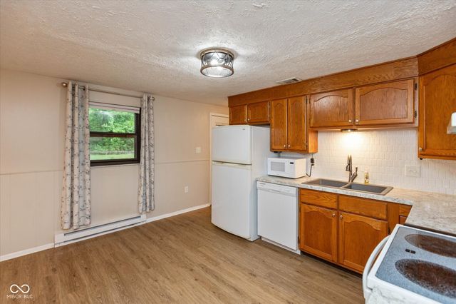 1262 Barefoot Trail, Greenwood, IN 46142