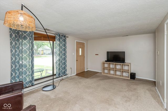 1262 Barefoot Trail, Greenwood, IN 46142