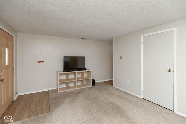 1262 Barefoot Trail, Greenwood, IN 46142