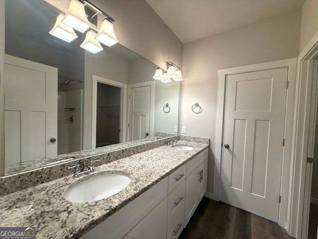 308 N Point Circle, Hartwell, GA 30643