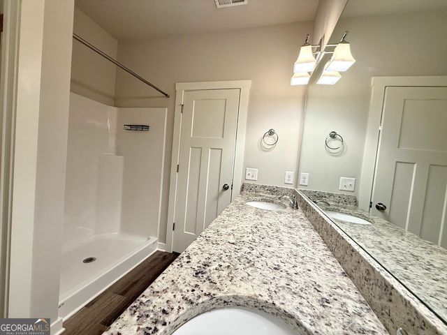 308 N Point Circle, Hartwell, GA 30643